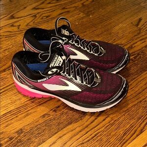Brooks Ghost 10 Women's Running Sneakers - Black & Pink Accent Women’s Size 8